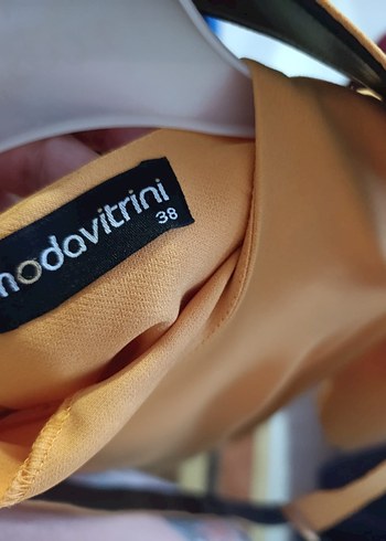 Uzun Sarı Kemerli Modern Klasik Elbise - Görsel 4