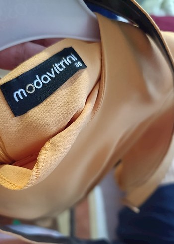 Uzun Sarı Kemerli Modern Klasik Elbise - Görsel 3