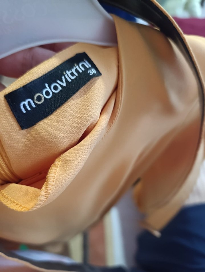 Uzun Sarı Kemerli Modern Klasik Elbise - Görsel 3