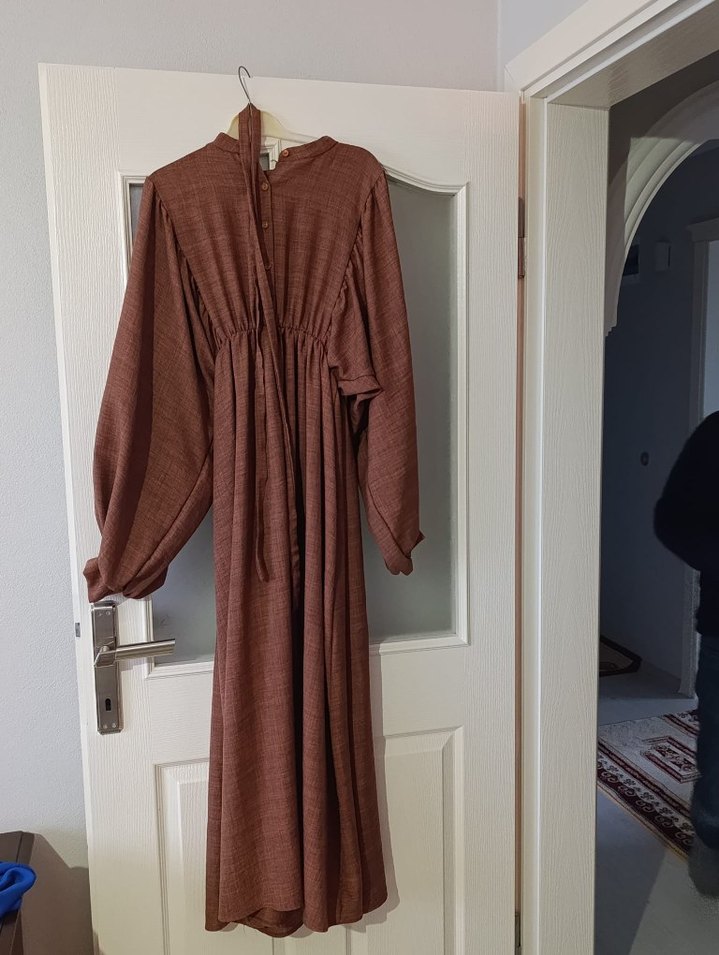 Kahverengi Uzun Keten Elbise - Görsel 2