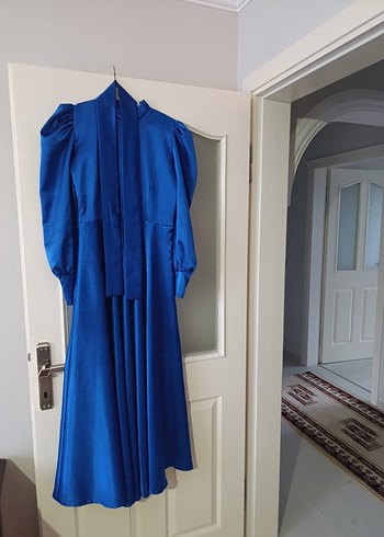 Uzun Mavi Saten Elbise, Yüksek Yaka, Salaş Kesim - Görsel 2