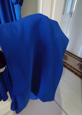 Uzun Mavi Saten Elbise, Yüksek Yaka, Salaş Kesim - Görsel 4