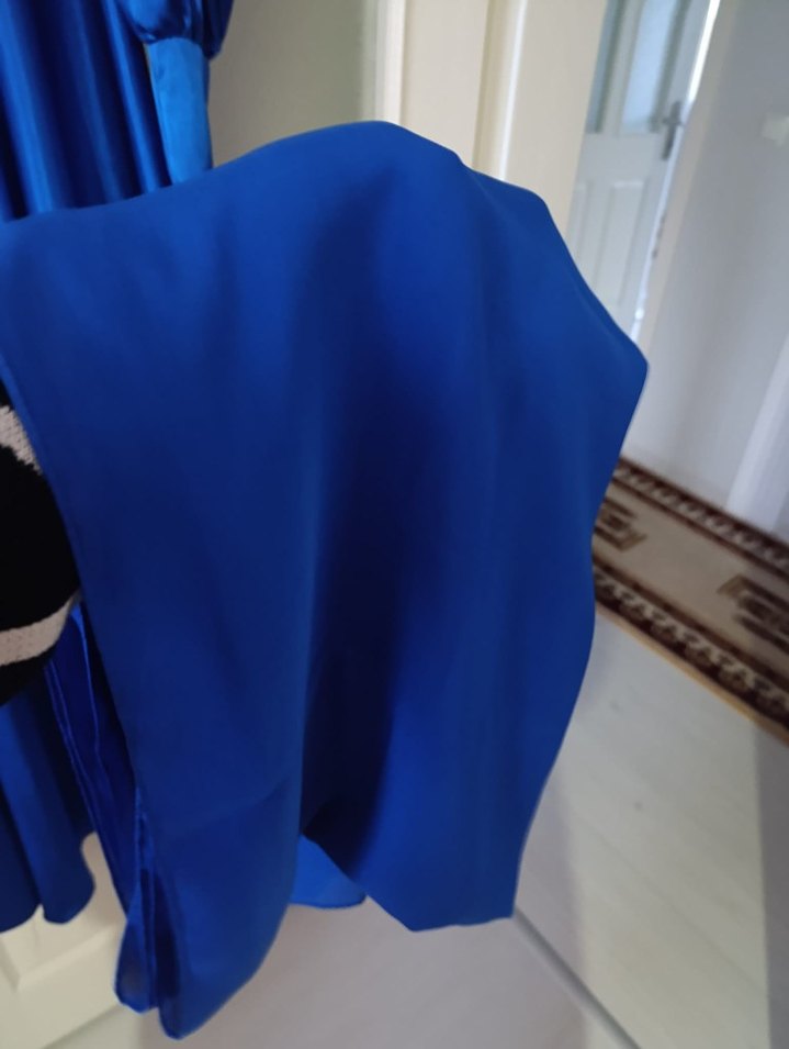 Uzun Mavi Saten Elbise, Yüksek Yaka, Salaş Kesim - Görsel 4