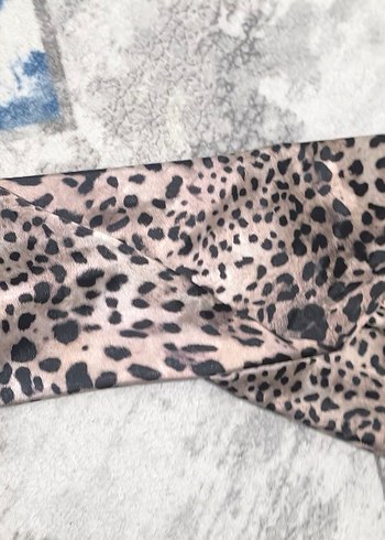 Kahverengi Parlak Leopar Desenli Kadın Atkı - Görsel 2