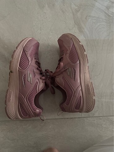 36 Beden Skechers gülkurusu yeni gibi spor ayakkabı