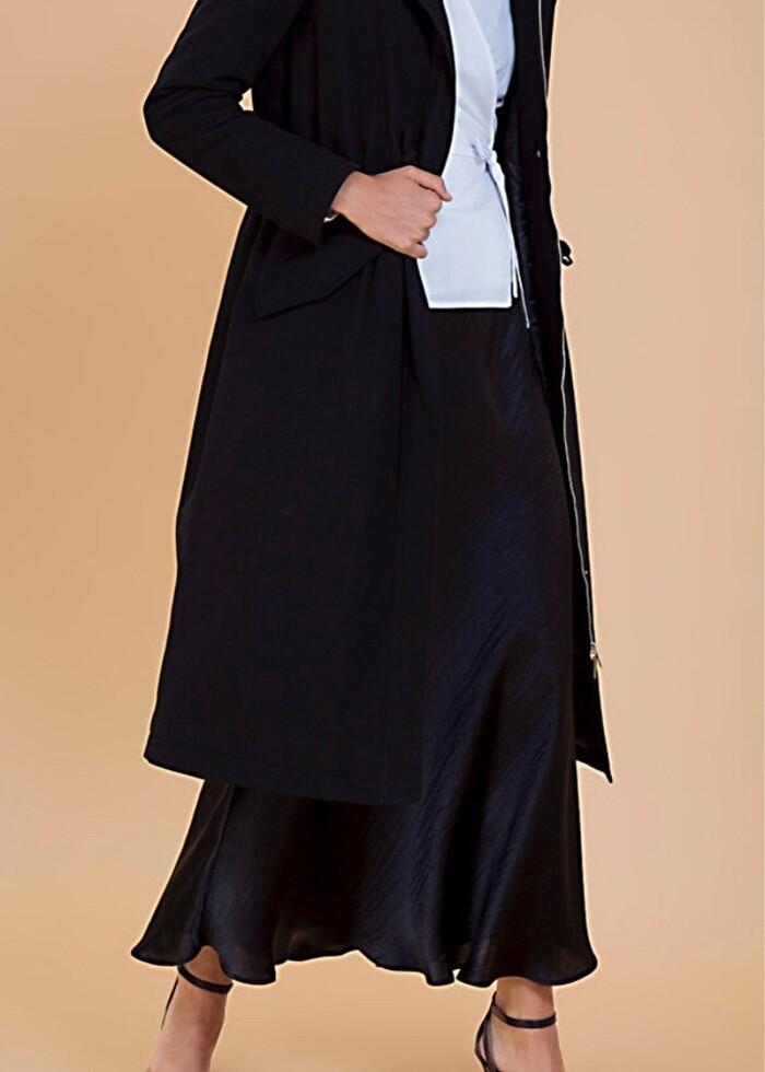 Selma Çilek Kapüşonlu Yakası Kürklü Siyah Parka - Görsel 3