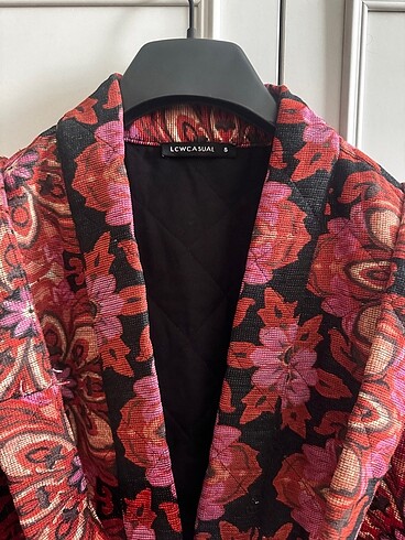 LC Waikiki Çiçek Desenli Kimono Tarzı Ceket