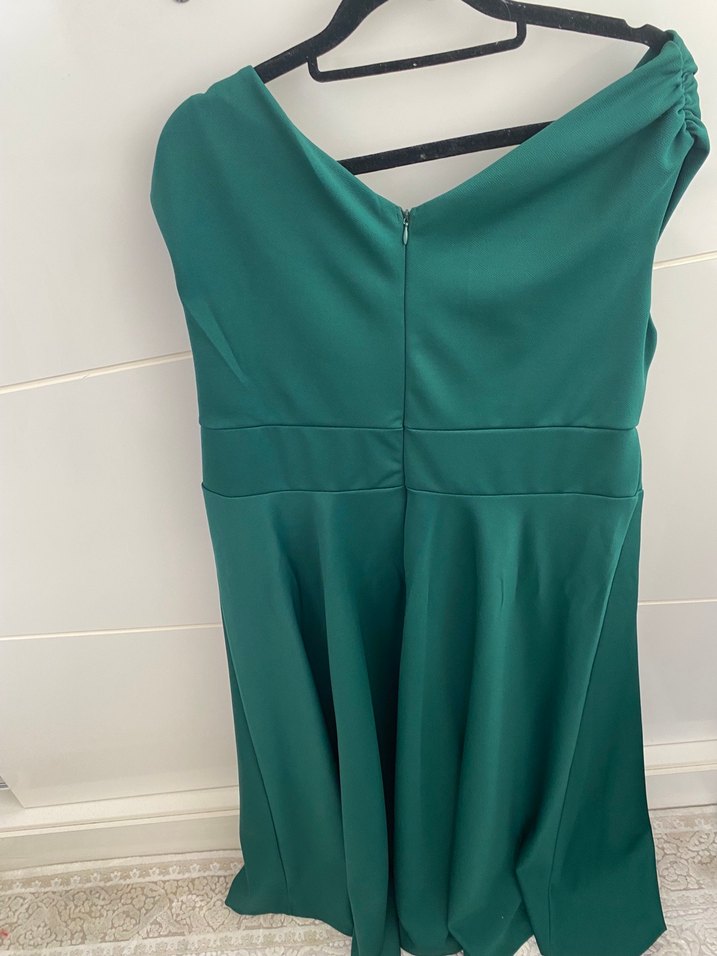Kayık yaka midi boy zümrüt Yeşili Abiye Elbise - Görsel 4