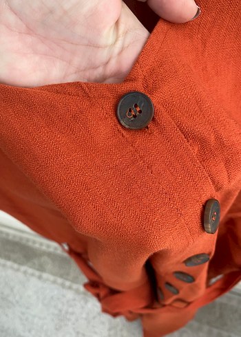 Düğmeli V Yakalı Kiremit rengi Midi Elbise - Görsel 5