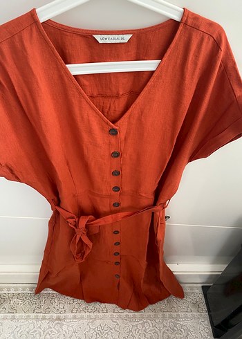 Düğmeli V Yakalı Kiremit rengi Midi Elbise - Görsel 4