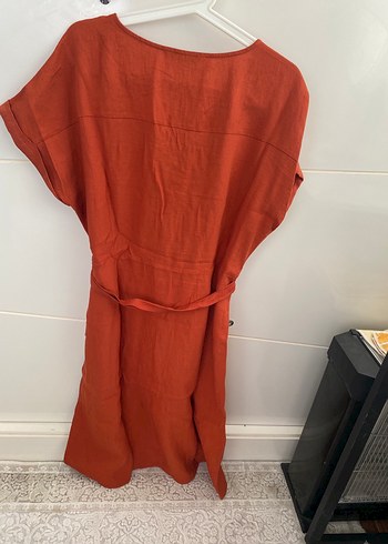 Düğmeli V Yakalı Kiremit rengi Midi Elbise - Görsel 6