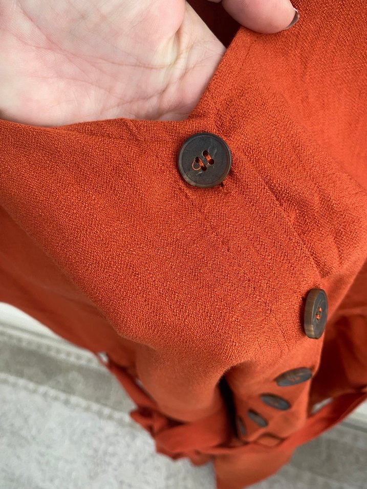 Düğmeli V Yakalı Kiremit rengi Midi Elbise - Görsel 5