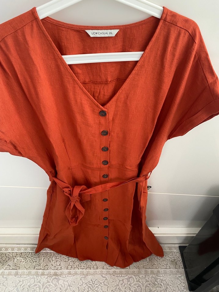 Düğmeli V Yakalı Kiremit rengi Midi Elbise - Görsel 4