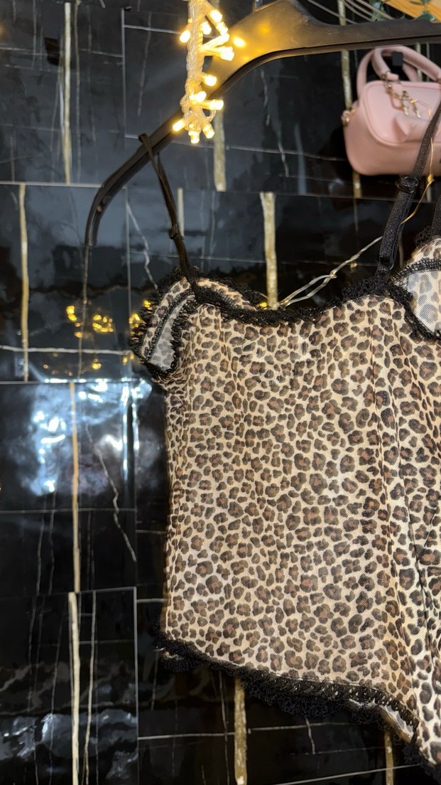 Leopar desenli dantel
crop - Görsel 2