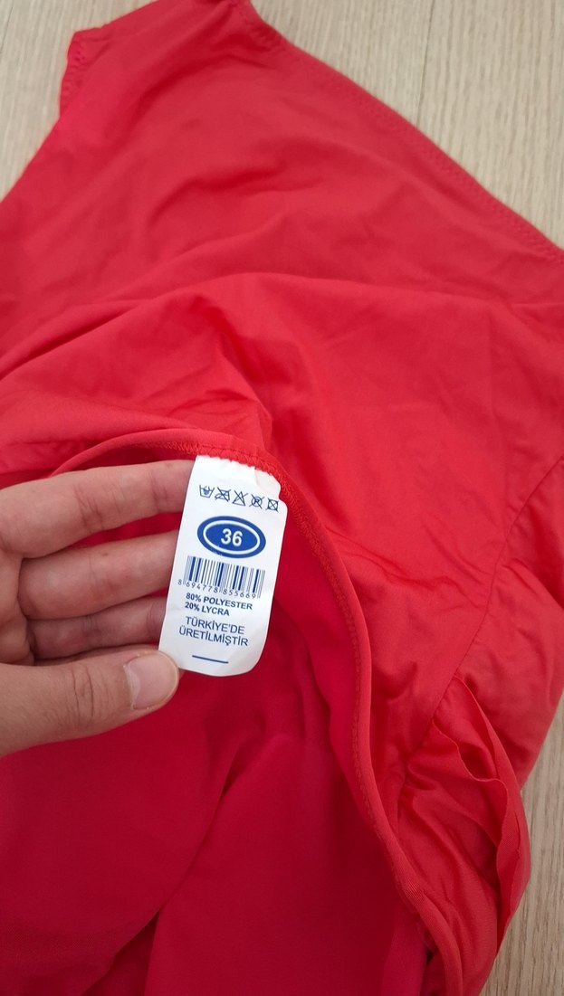 Kırmızı Fırfırlı Kadın Mayo - Görsel 3