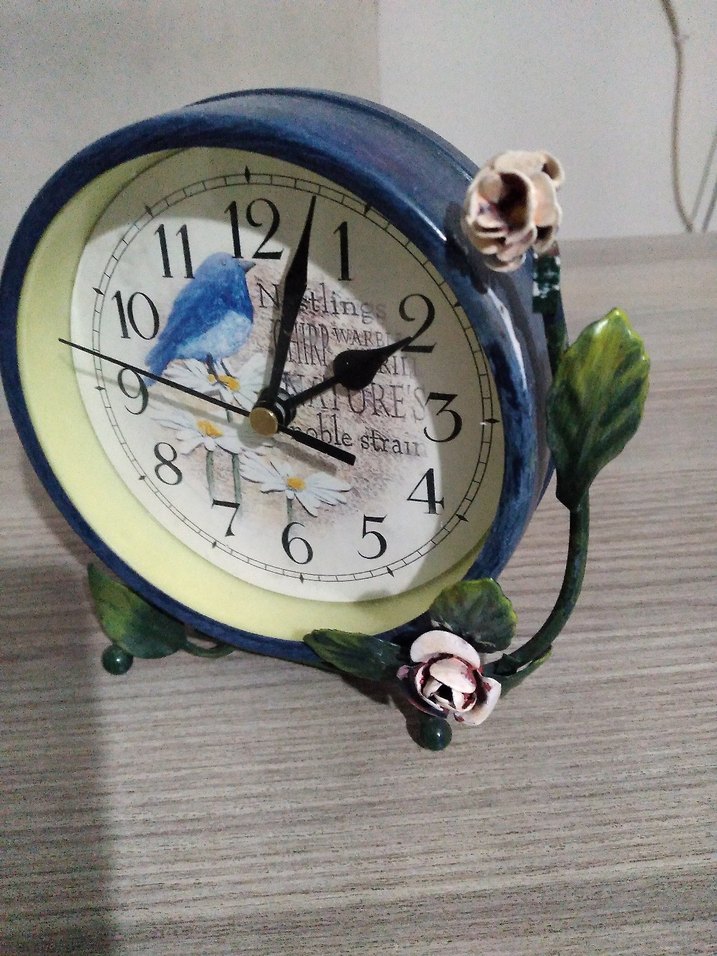 Mavi Kuş ve Çiçek Desenli Masa Saati - Görsel 3