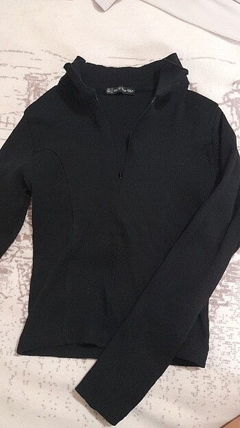 Zara vücudu saran siyah crop body