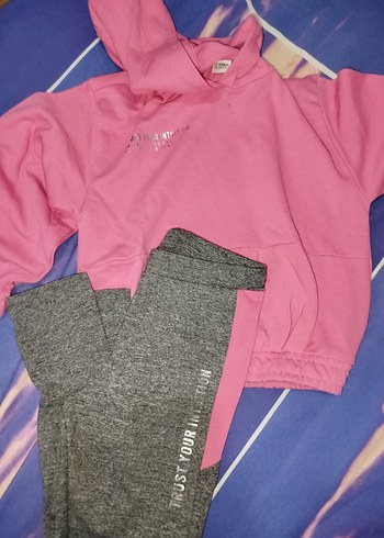 Kız Çocuk Kırmızı Sweatshirt ve Siyah Eşofman - Görsel 3