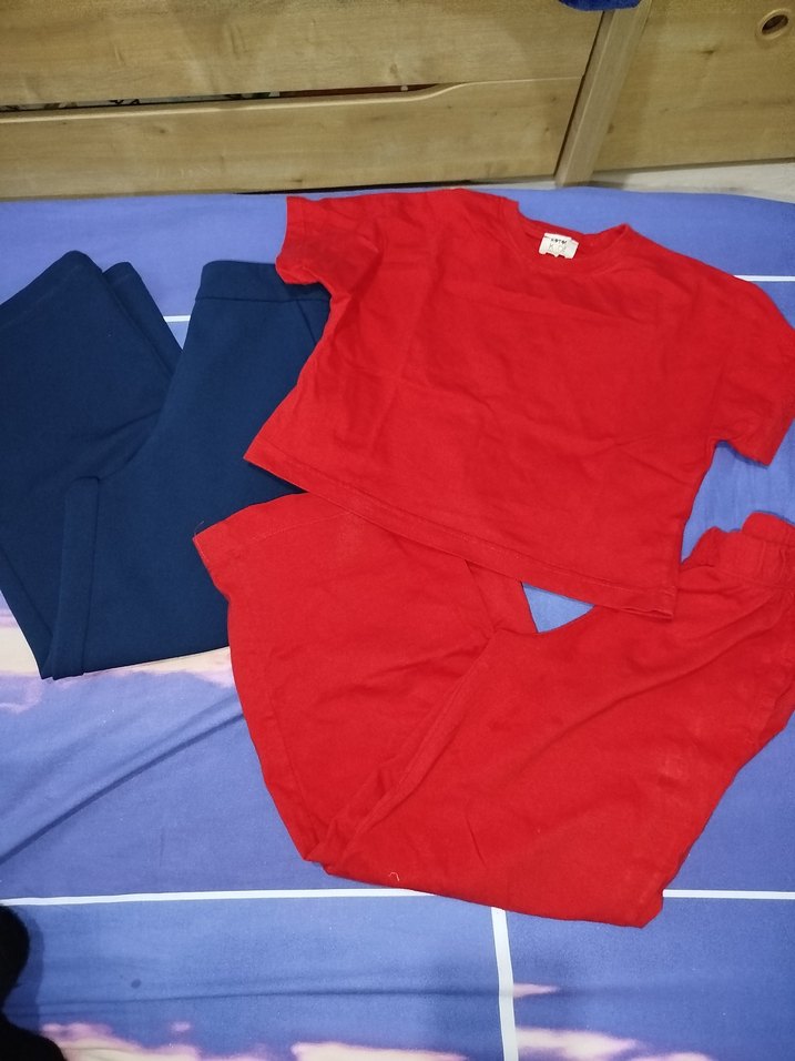 Kız Çocuk Kırmızı Sweatshirt ve Siyah Eşofman - Görsel 2