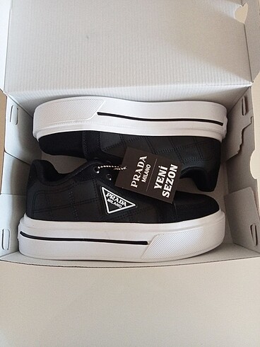 PRADA MİLANO