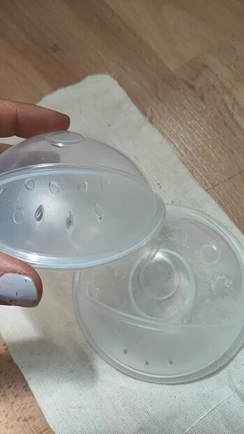 universal Beden beyaz Renk Göğüs kalkanı plastik 2 adet kullanılmadı babymom marka