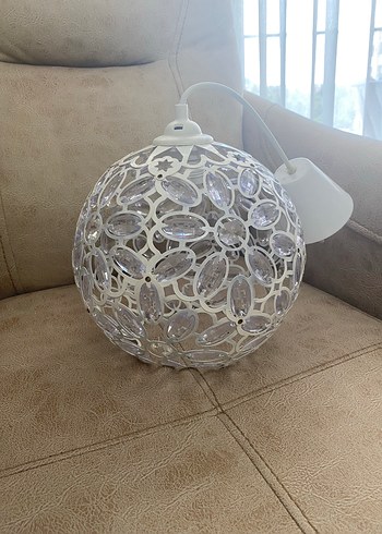 Beyaz Kristal Detaylı Küre Avize