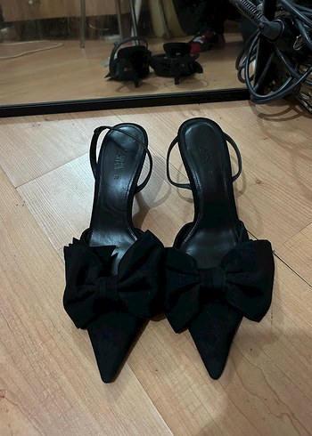 Zara Fiyonk Detaylı Siyah Stiletto - Görsel 2