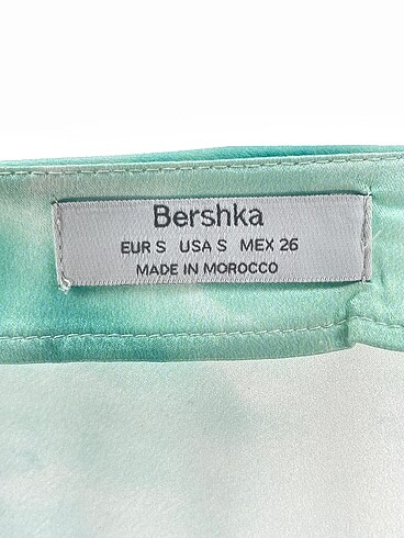 s Beden çeşitli Renk Bershka Midi Etek %70 İndirimli.