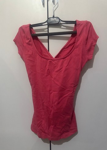 Kısa Kollu Drapeli V Yaka Kırmızı Kadın Tişört - Görsel 2