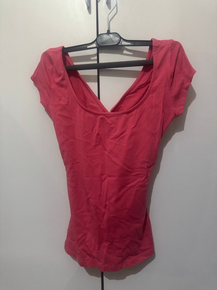 Kısa Kollu Drapeli V Yaka Kırmızı Kadın Tişört - Görsel 2