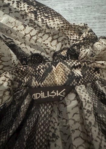 Kahverengi Yılan Desenli Fırfırlı Bluz - Görsel 2