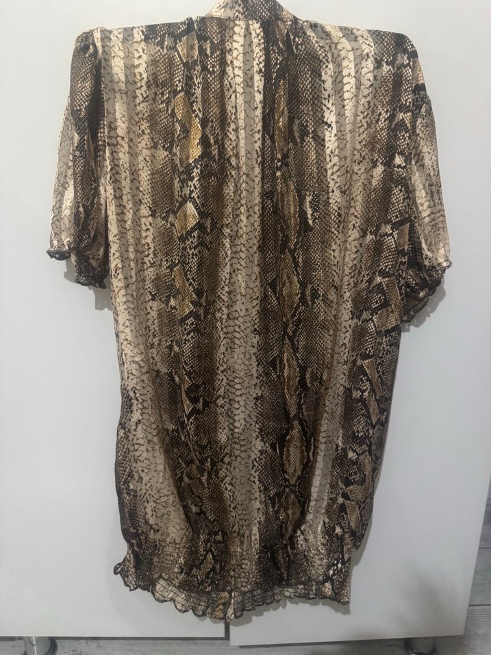 Kahverengi Yılan Desenli Fırfırlı Bluz - Görsel 3