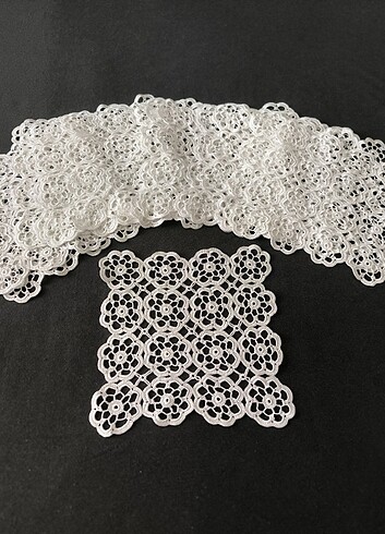 El emeği dantel tığla yapılmış 14 adet ölçü 18x18 cm