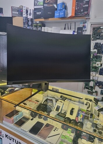 Msi ARTYMİS 323 CQR 32 inç oyuncu monitörü