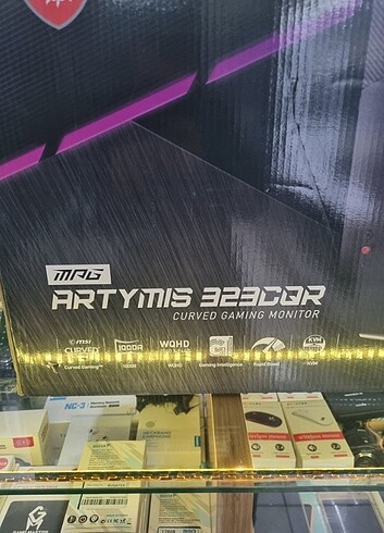  Beden Renk Msi ARTYMİS 323 CQR 32 inç oyuncu monitörü