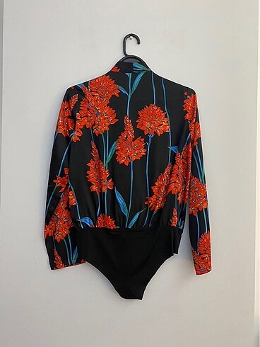 Zara Zara çiçek desenli saten bodysuit