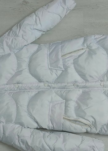 Fermuarlı Düğmeli Beyaz Kadın Kışlık Mont