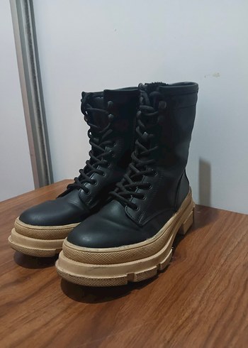 37 Numara Kadın Siyah Kalın Taban Bağcıklı Bot  Az Kullanılmış - Görsel 2