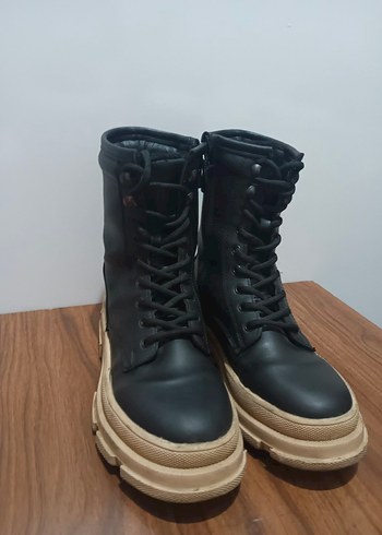 37 Numara Kadın Siyah Kalın Taban Bağcıklı Bot  Az Kullanılmış - Görsel 3