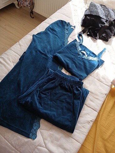 Ecrou 3 lü kadıfe pijama takımı