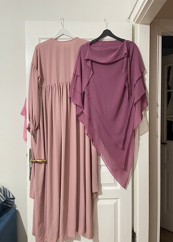 Diğer abaya +sufle grı ve pembe renklı takımdır beden standarttır