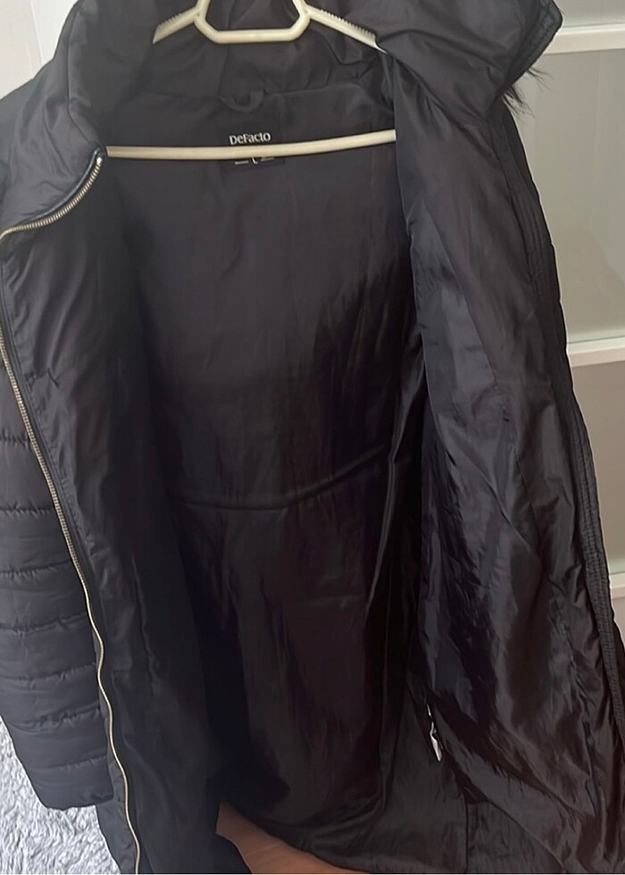 Kapşonu tüylü mont - Görsel 2