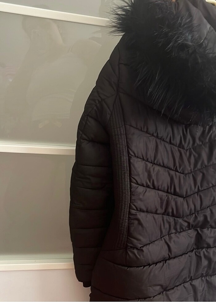 Kapşonu tüylü mont - Görsel 3