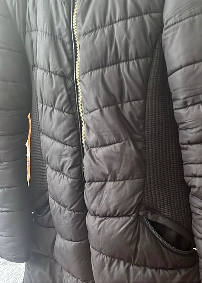 Kapşonu tüylü mont - Görsel 4