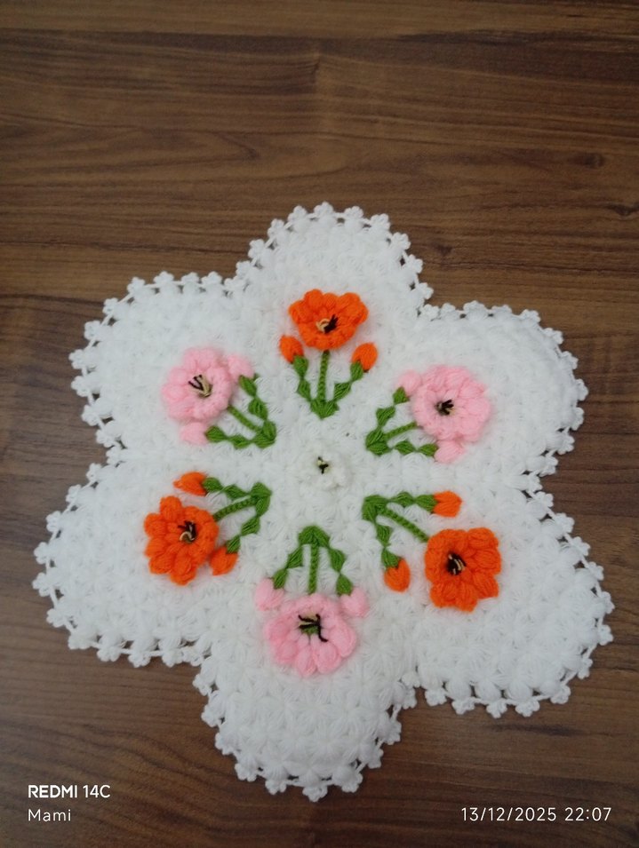 Çiçek Desenli El Örgüsü Beyaz Dantel - Görsel 3