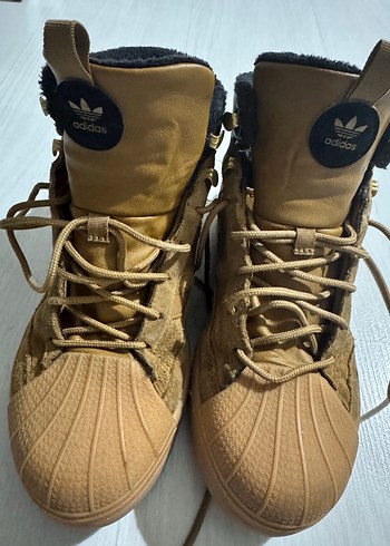 Adidas Suet Sneaker Bot