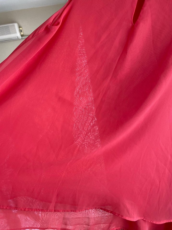 Pembe V Yakalı Kolsuz Dökümlü Bluz - Görsel 3