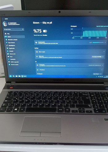 Samsung i7 işlemcili 17 inç ekranlı laptop - Görsel 2