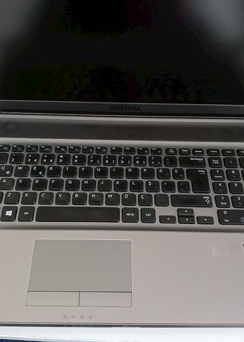 Samsung i7 işlemcili 17 inç ekranlı laptop - Görsel 9