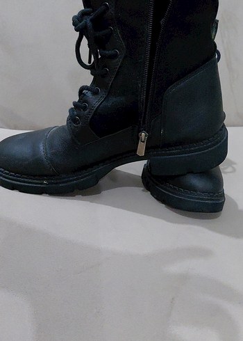 Kilitli Siyah Deri Punk Tarzı bot - Görsel 3